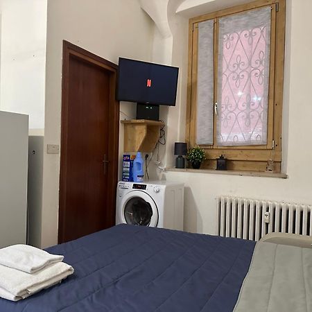 Flat In City Centre Tirano - 10 Minutes From Bernina Express Appartement Buitenkant foto