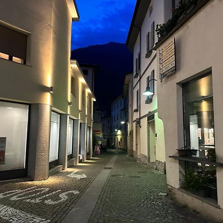 Flat In City Centre Tirano - 10 Minutes From Bernina Express Appartement Buitenkant foto